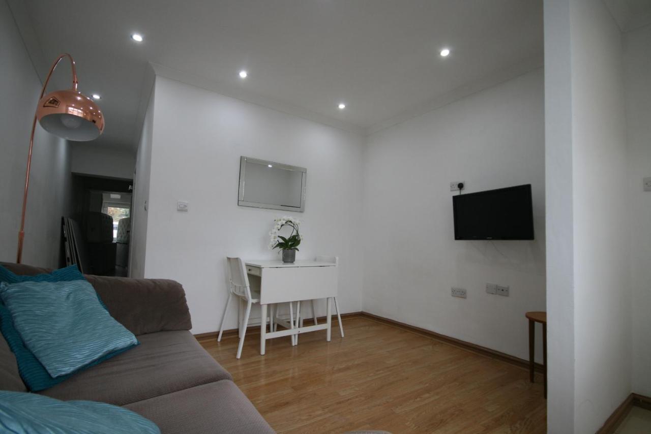 Molesey Near Hampton Court, Viking Short Stays West Molesey Exterior foto