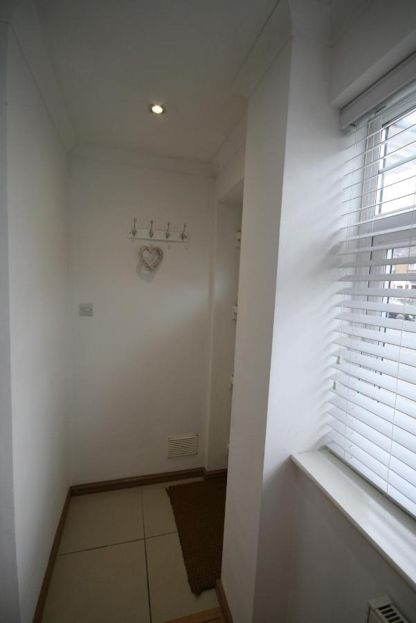 Molesey Near Hampton Court, Viking Short Stays West Molesey Exterior foto
