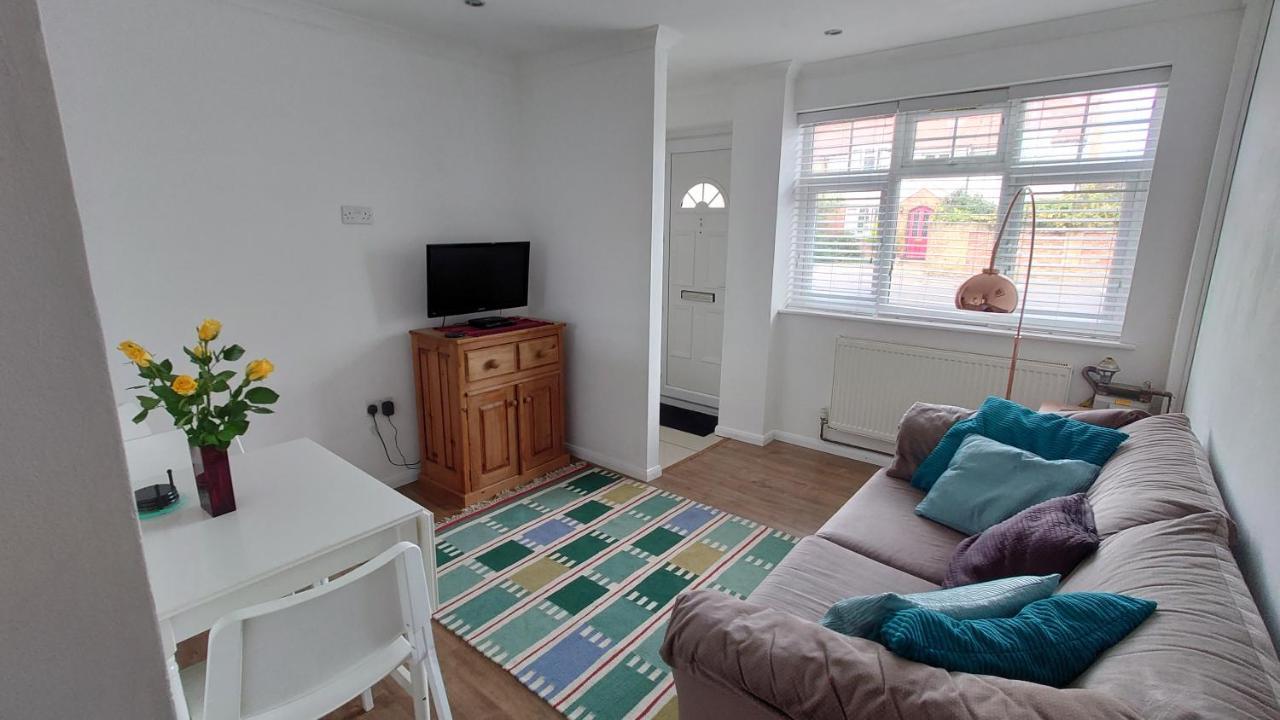 Molesey Near Hampton Court, Viking Short Stays West Molesey Exterior foto