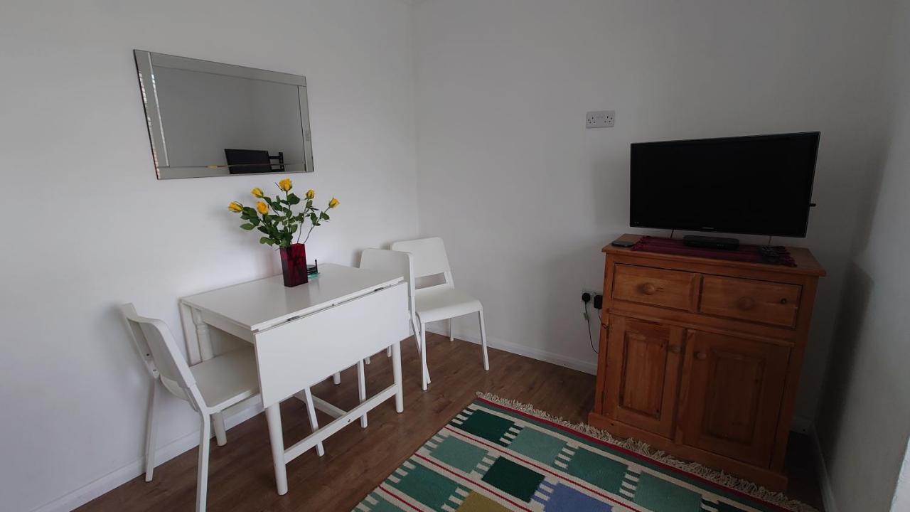 Molesey Near Hampton Court, Viking Short Stays West Molesey Exterior foto
